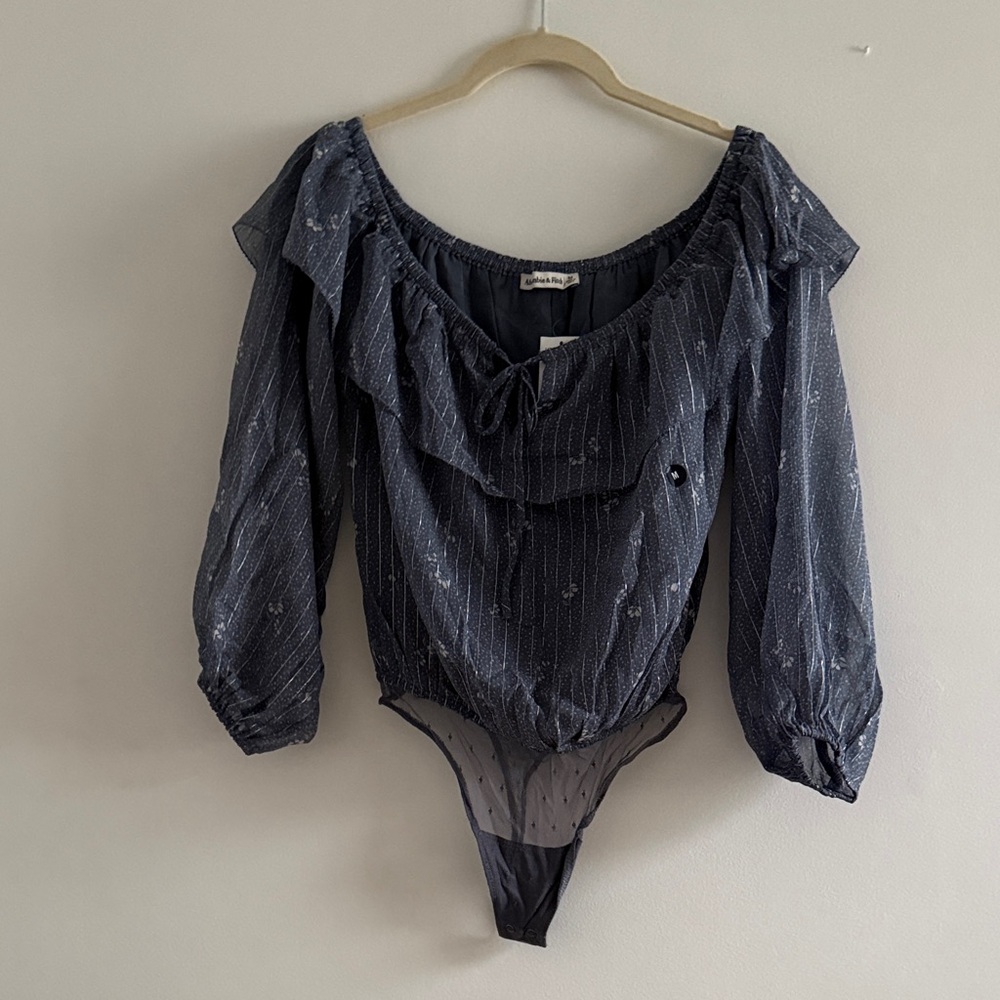 NWT Abercrombie floral blue bodysuit size medium